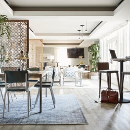 Sunset Lounge - The Jonathan Club Santa Monica