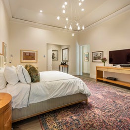 Florida Residence for Contemporary Painting and Art Glass Collectors