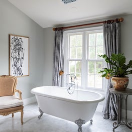 Luxurious White Bath