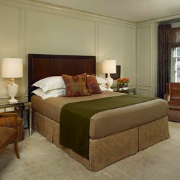 Chicago, Illinois Gold Coast Prewar Co-op Apartment