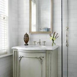 Gold Coast Co-Op 2nd Guest Bath