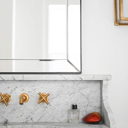 Bathroom / Custom marble vanity detail