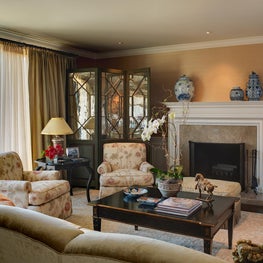 Nob Hill Highrise living room w/fireplace