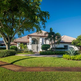 Florida Residence for Contemporary Painting and Art Glass Collectors