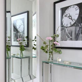 Glamorous entrance hall 
