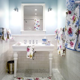 Transitional Courtyard Home