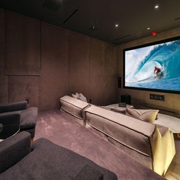 BEVERLY HILLS BACHELOR PAD