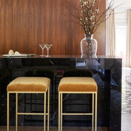 Inspired by the homeowners’ time living in France and Damascus, our team transformed this bar into a sophisticated space filled with vintage touches.