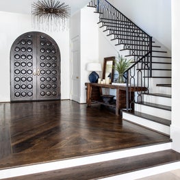 Portfolio: Houston entryway with wooden table and blue accents