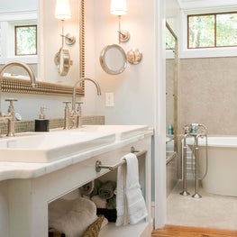 Embodies a casially elegant bathroom