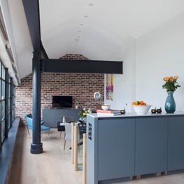 Kitchen diner, Butlers Wharf London, view from kitchen