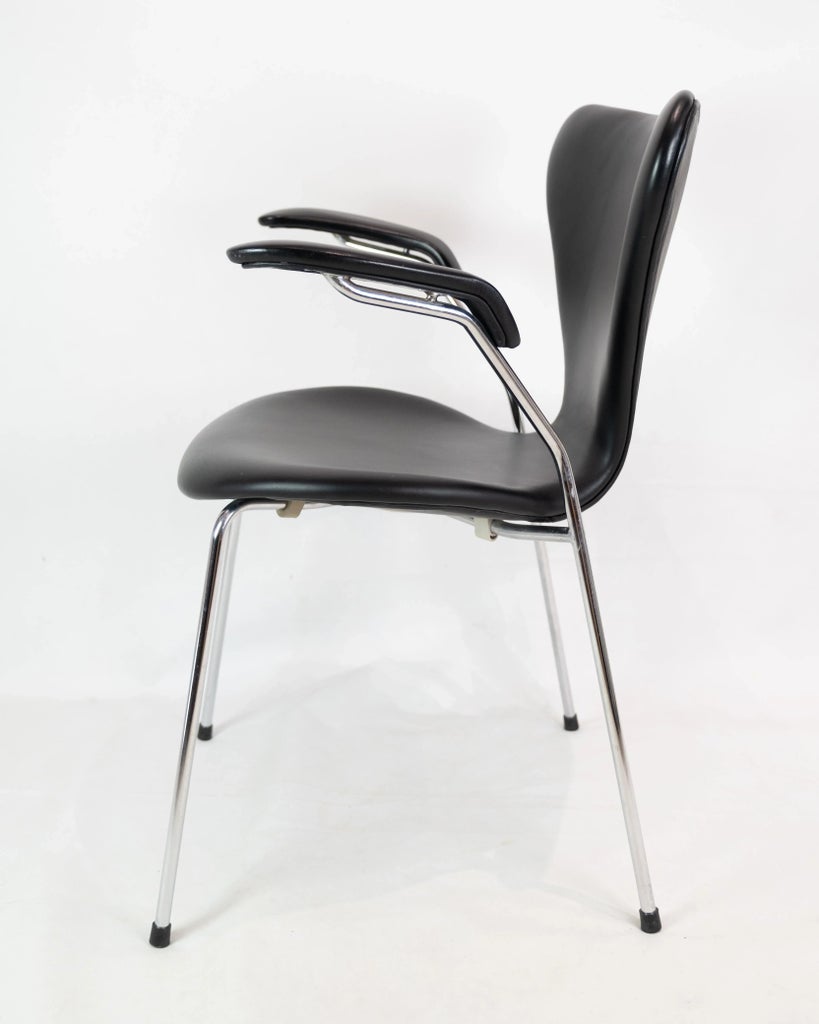 Series Seven Chair Model 3207 with Black Leather by Arne Jacobsen
