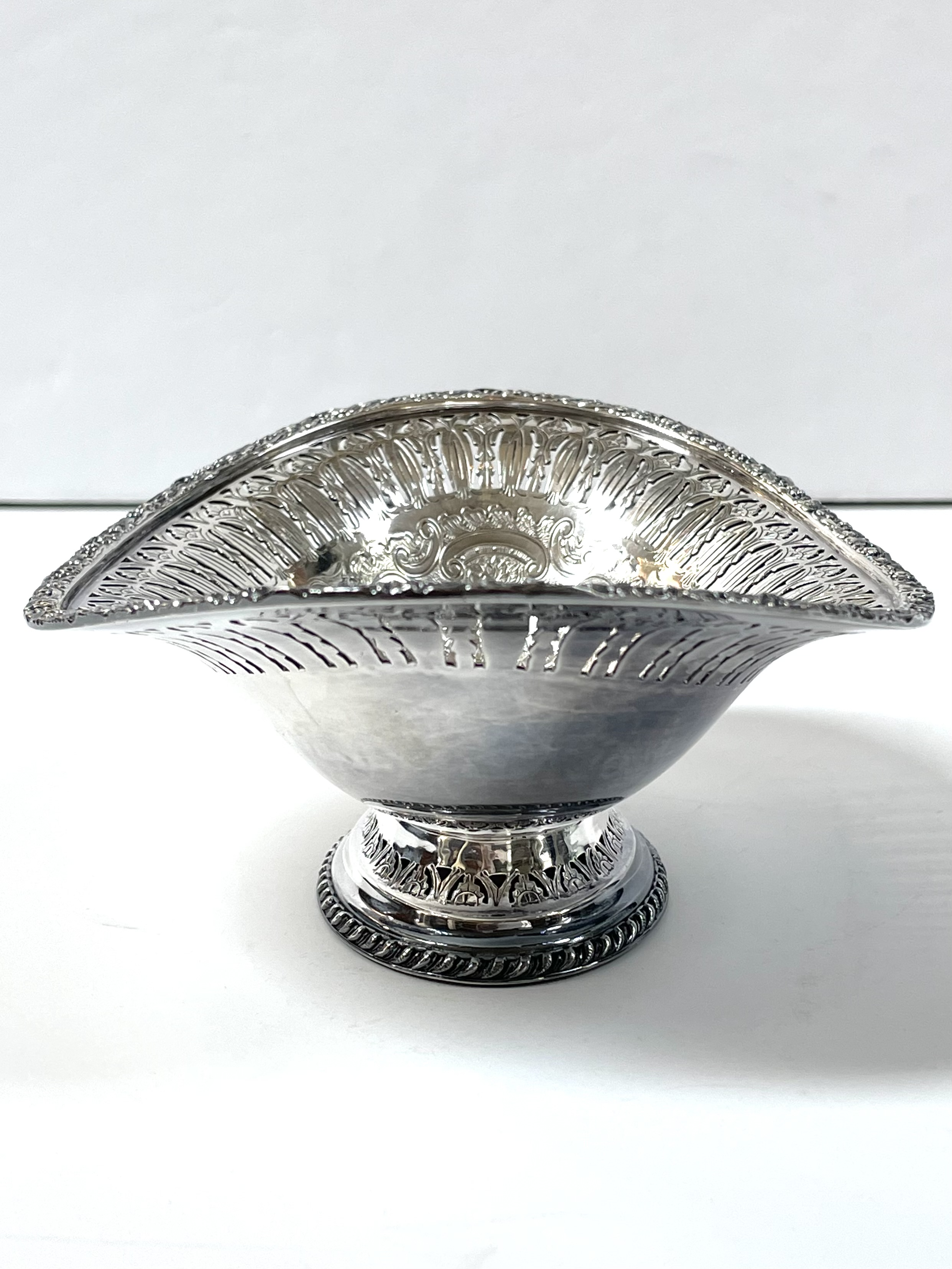 Vintage Barker-Ellis English Silver Plate Pierced & Engraved Oval