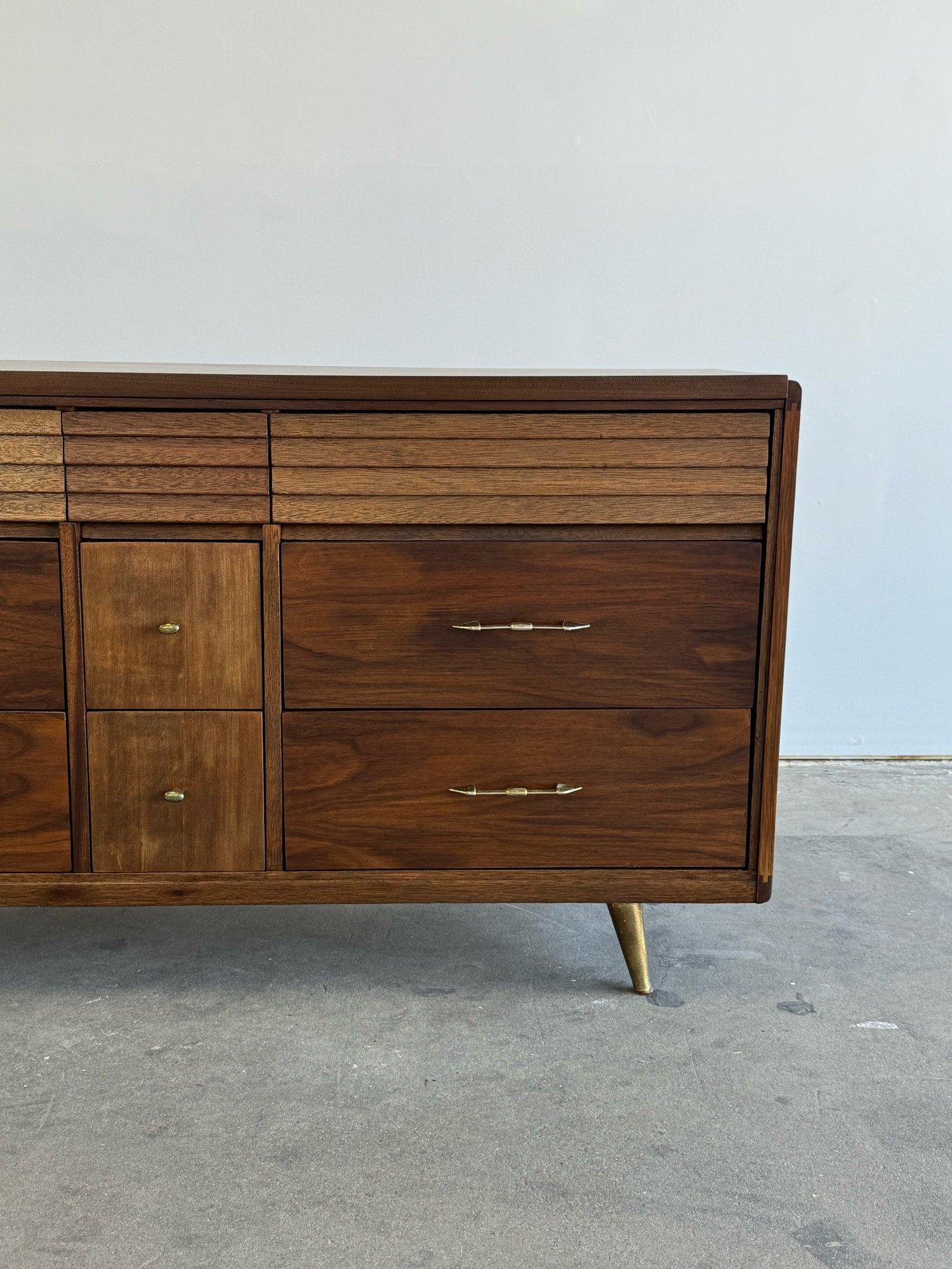 HARMONY HOUSE社製 1950-1960's アンティーク チェスト 1960s Harmony House Style Dresser | Chairish