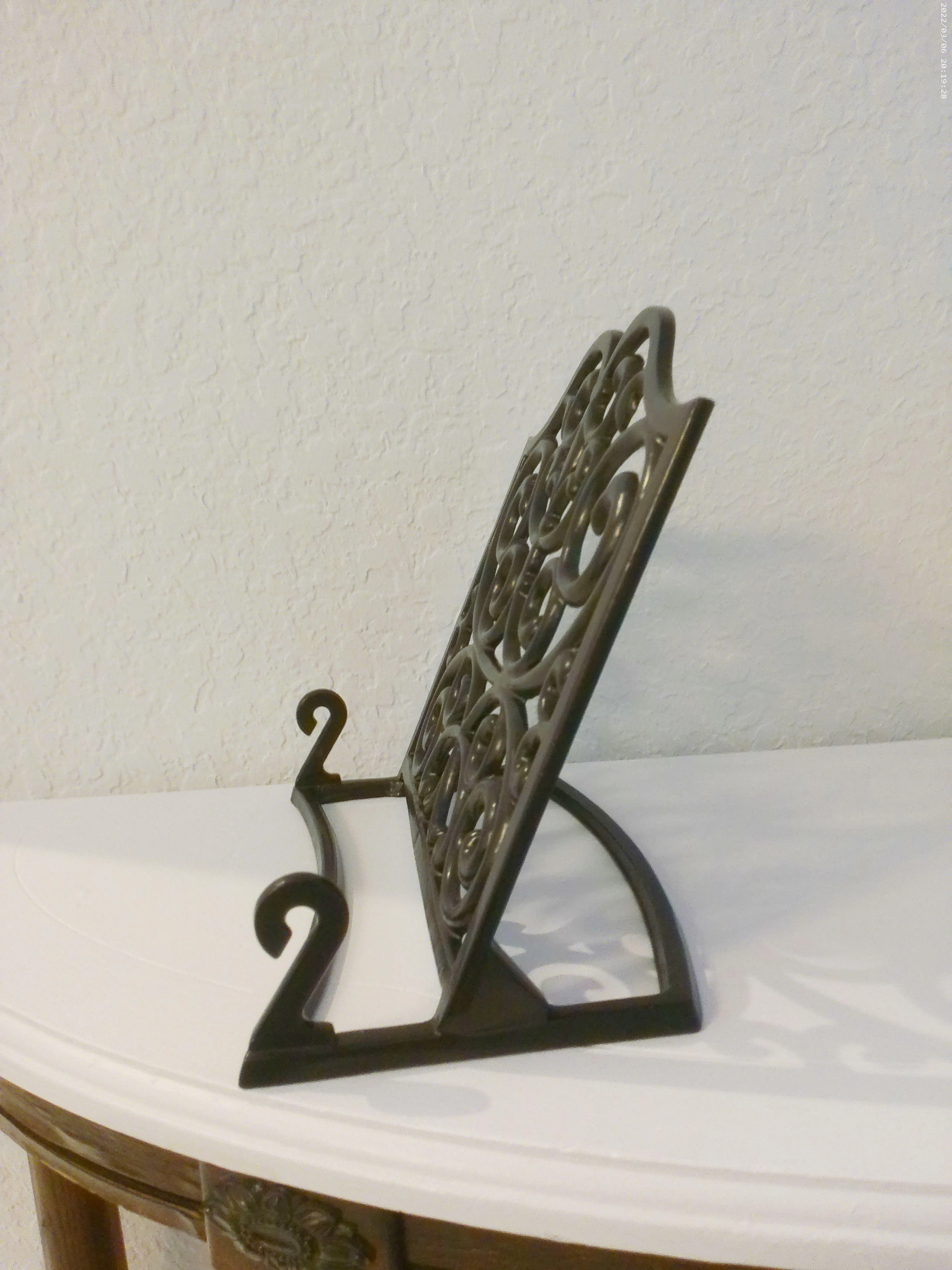 Black Iron Scroll Cookbook Holder/Easel