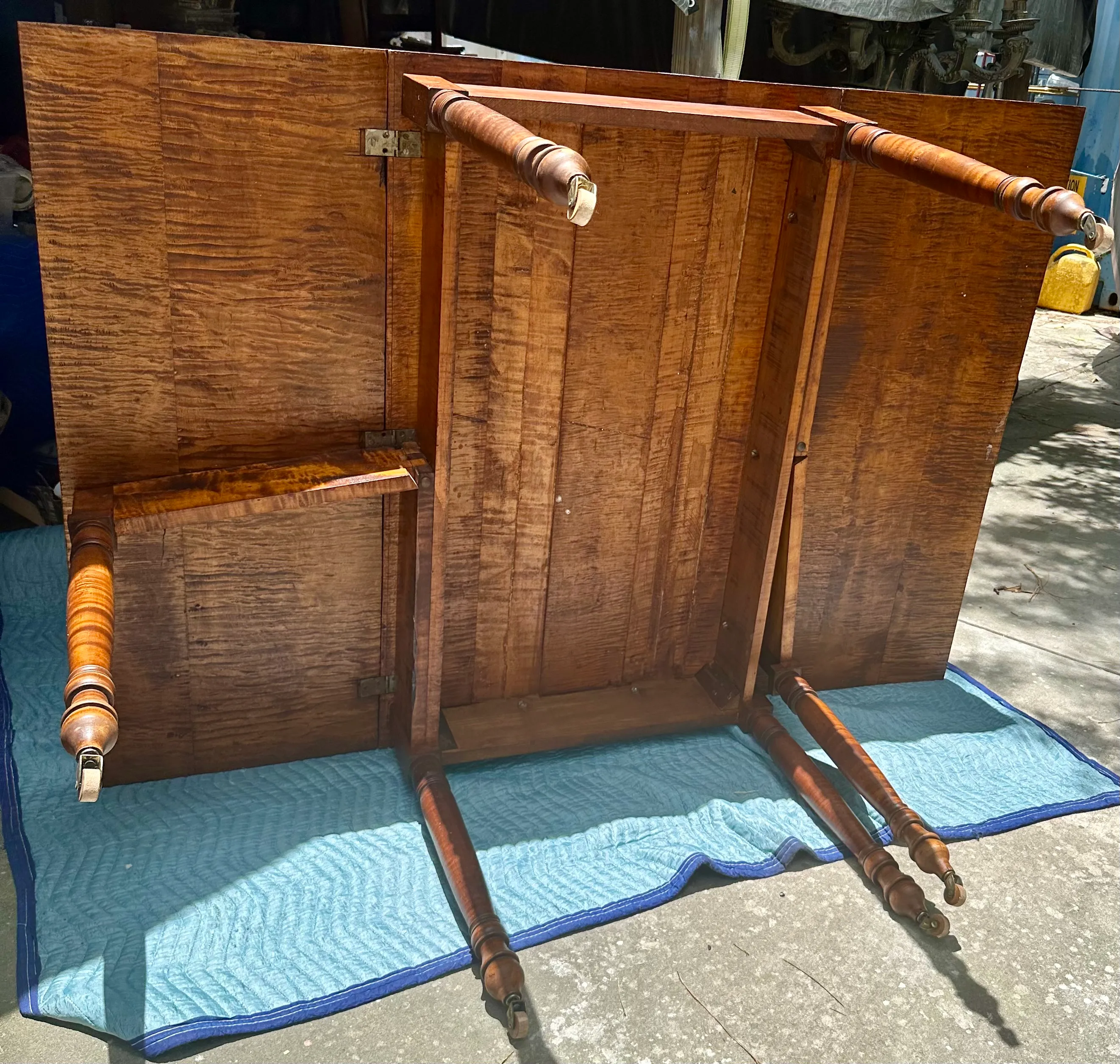 19th Century American Sheraton Tiger Maple Drop Leaf Dining Table