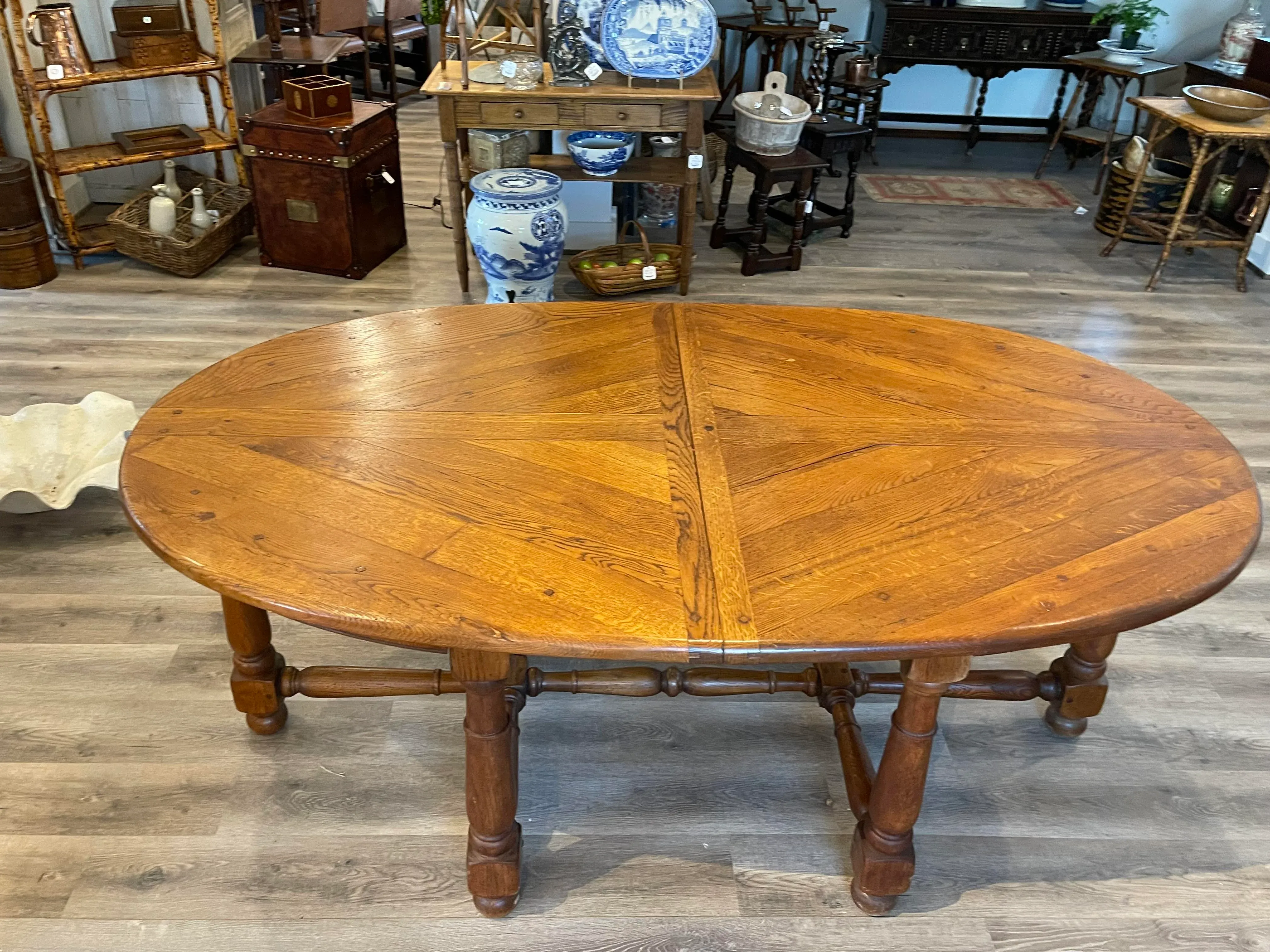 フランス アンティーク Oval Oak Table Antique French Oval Dining Table in Oak, 1850 for sale at Pamono