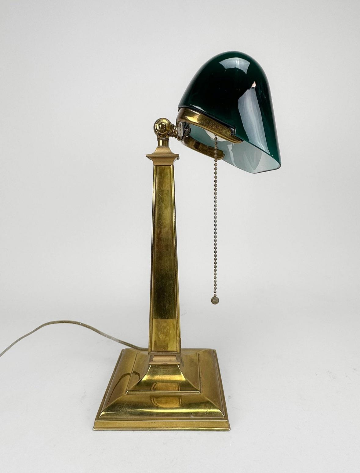 Antique Emeralite Bankers Desk Lamp 8734 by McFaddin
