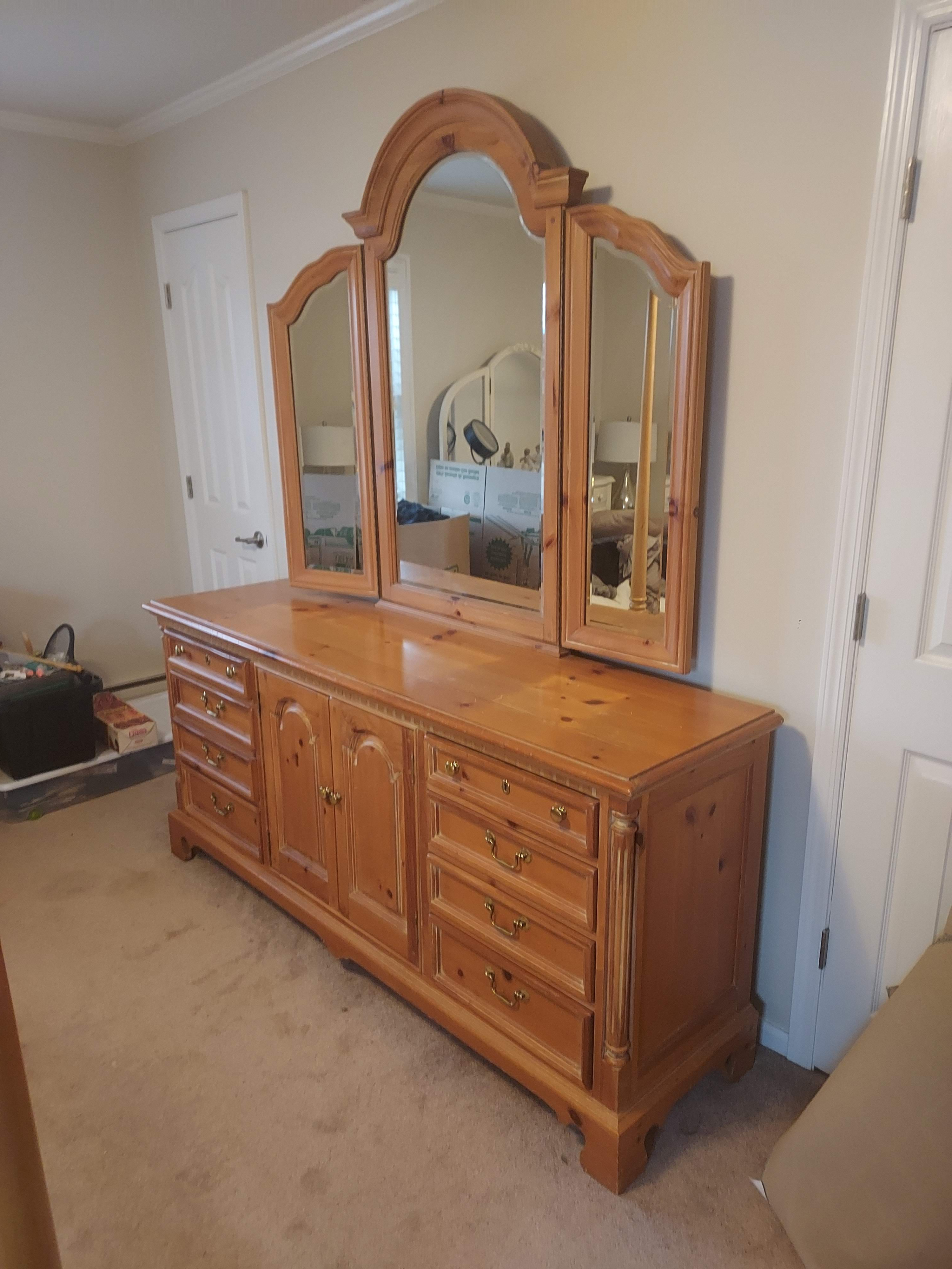 Thomasville triple dresser with mirror deals