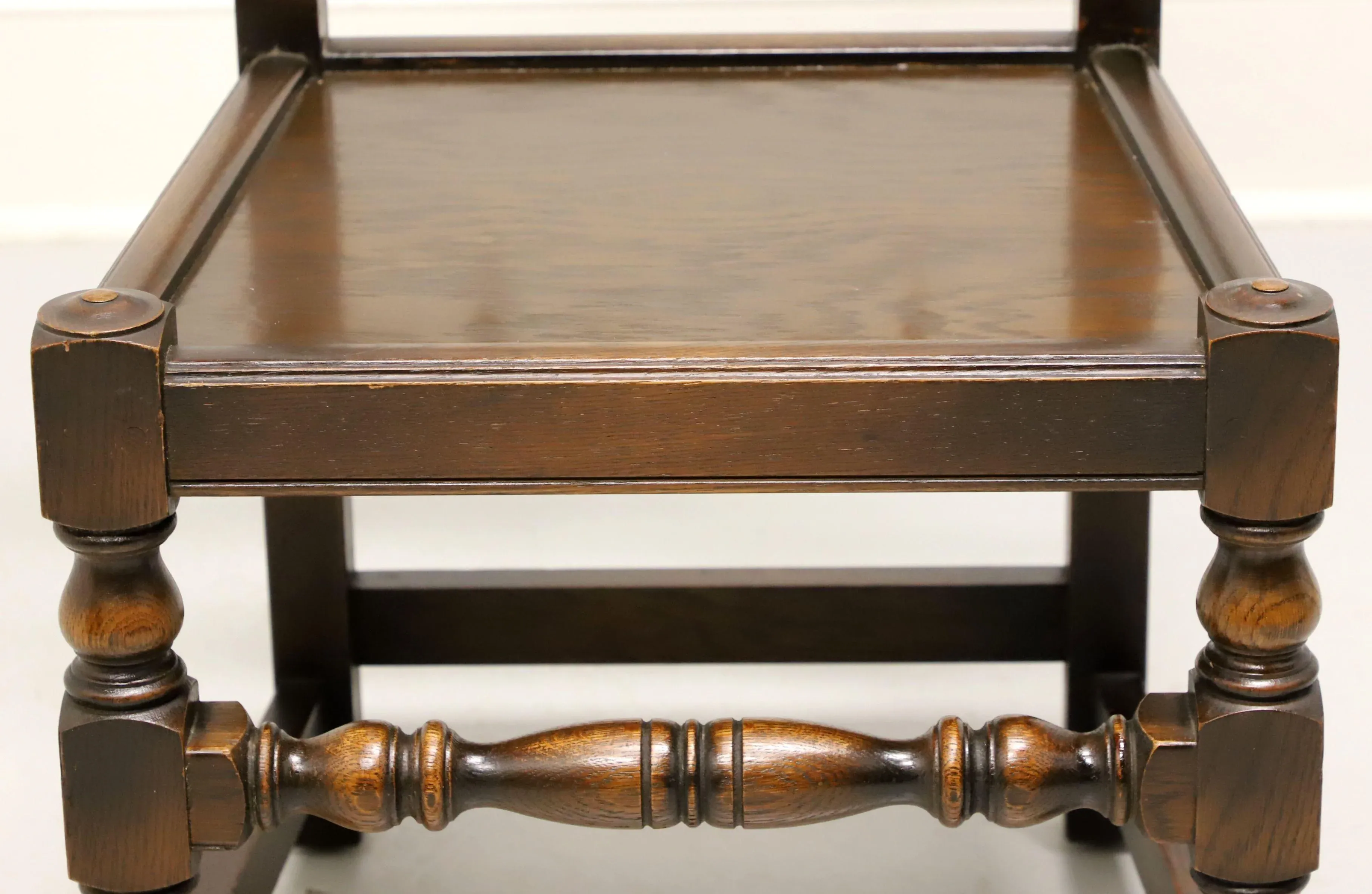 Dior Sauvage Elixir Grand Rapids Bookcase and Chair Co Antique Early 20th Century Oak Gothic Revival Dining Side Chairs - Pair C