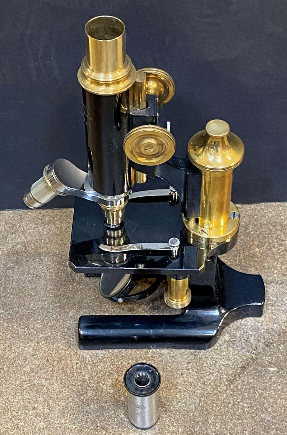 compound-microscope-with-box-
