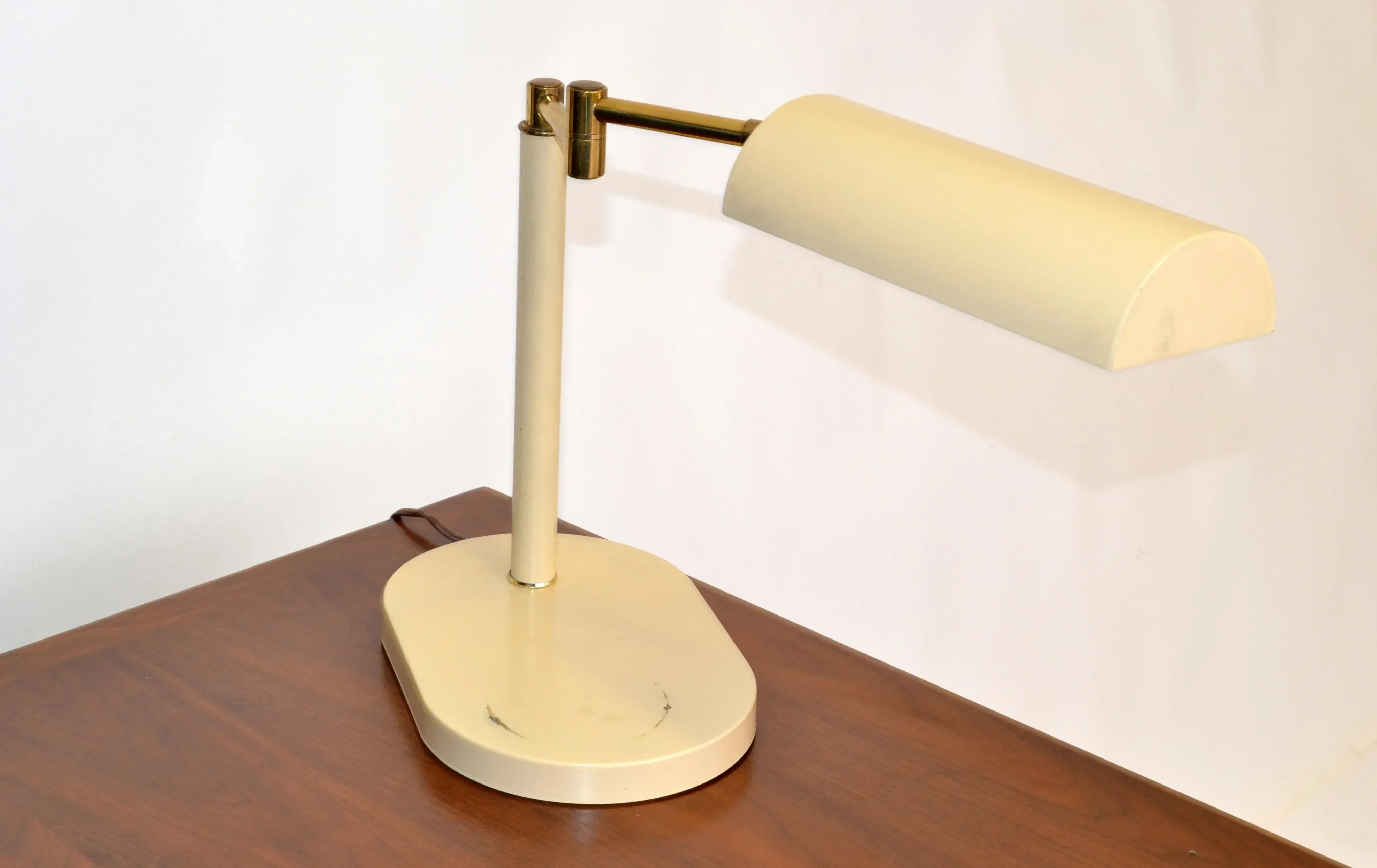1970s Heyco Brass & Beige Metal Clover Desk Lamp Mid-Century