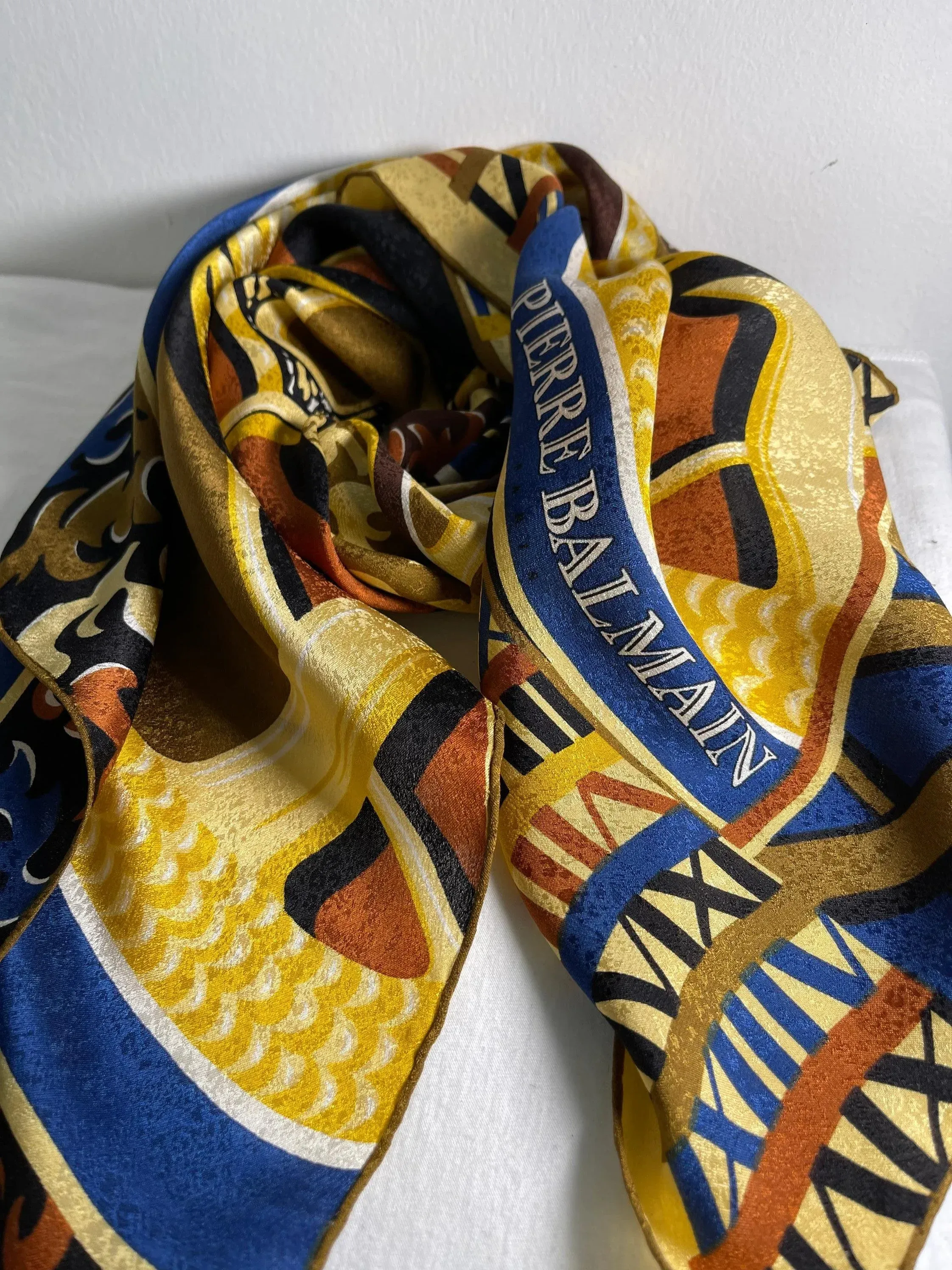 Foulard Pierre Balmain En Soie 100% - Dimensions 74x78 Cm - Couleur Rouge - Vintage Authentique Occasion