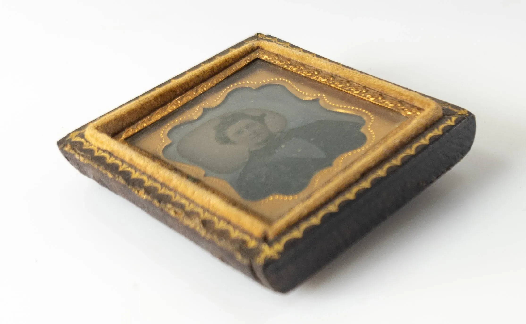 19th Century Small Daguerreotype Photograph of a Well Dressed Man
