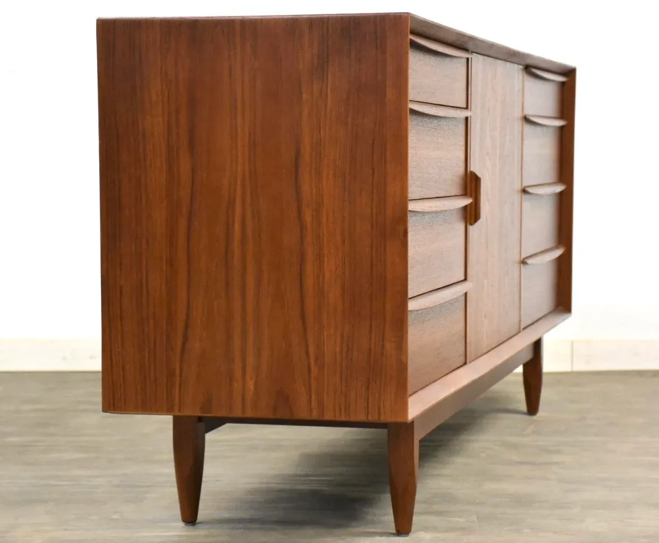 1950s USA vintage チェスト 1950s Refinished Danish Modern Teak Sideboard Credenza Dresser by