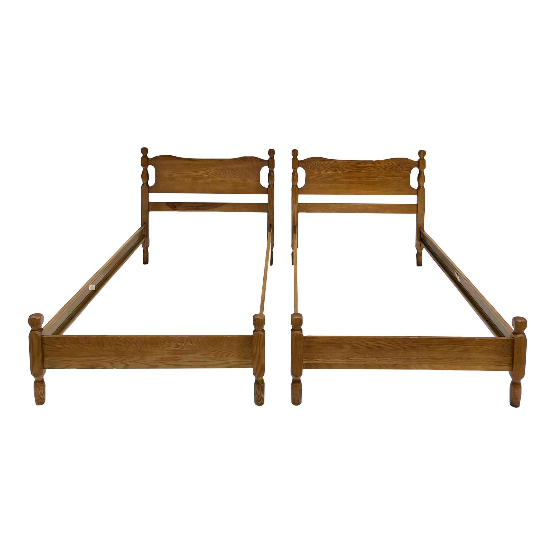 Pair of Matching Colonial Early American Twin Beds Bedframes Chairish