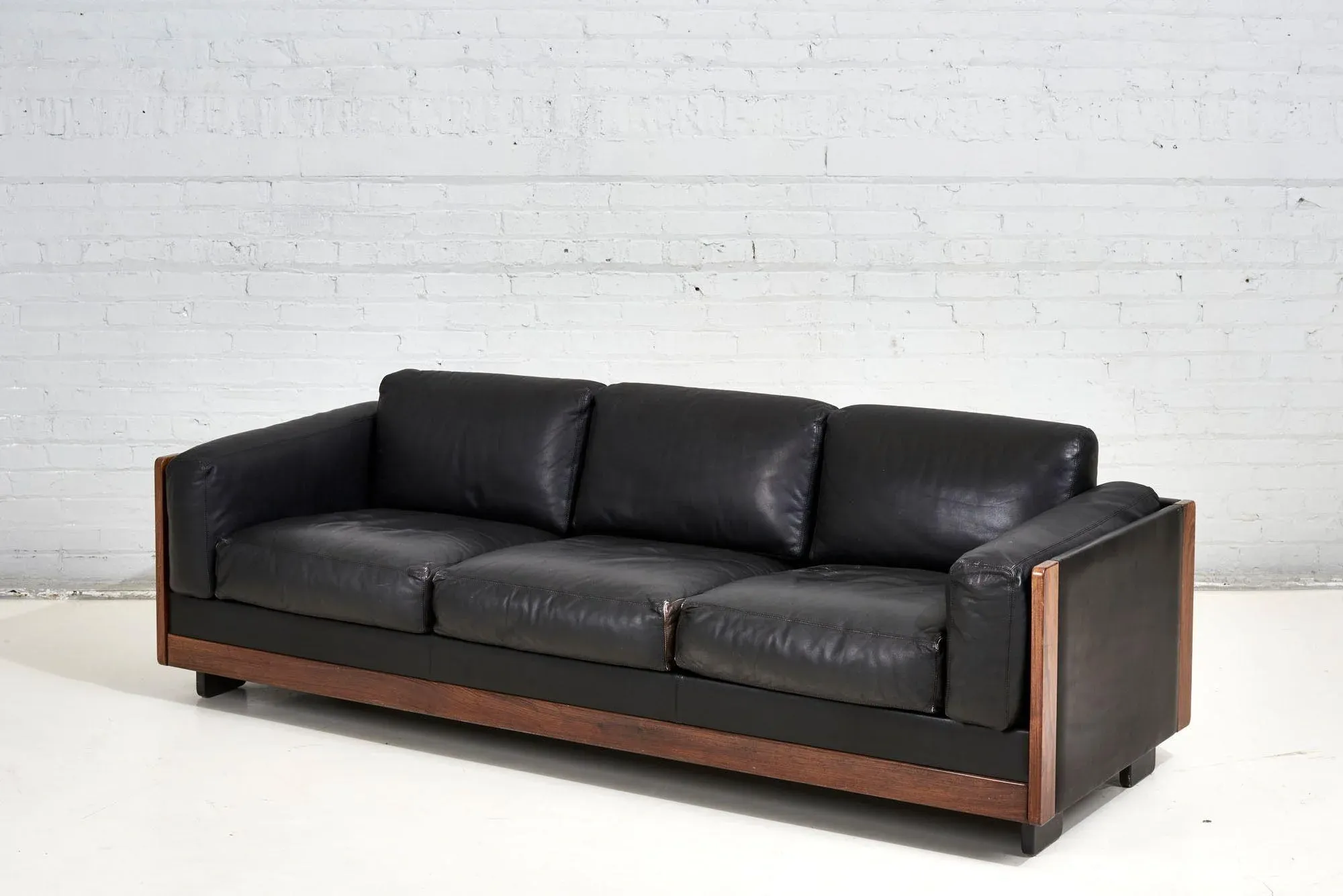 1人掛けソファ Cassina Afra and Tobia Scarpa Model 920 Soriana - Iconic Sofa by Afra & Tobia Scarpa - Cassina
