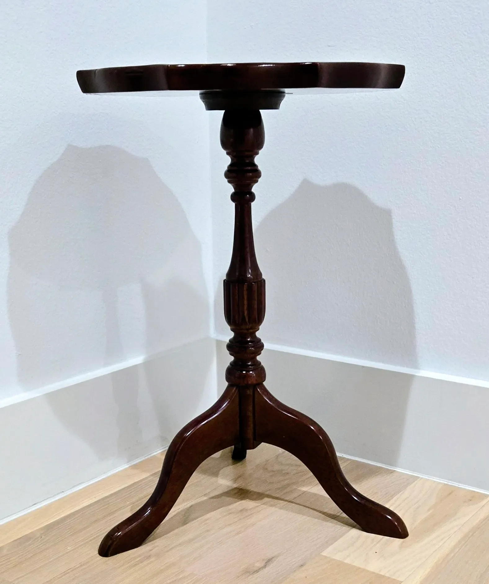 Bombay Company Vintage Scalloped Edge Pedestal Side Table With