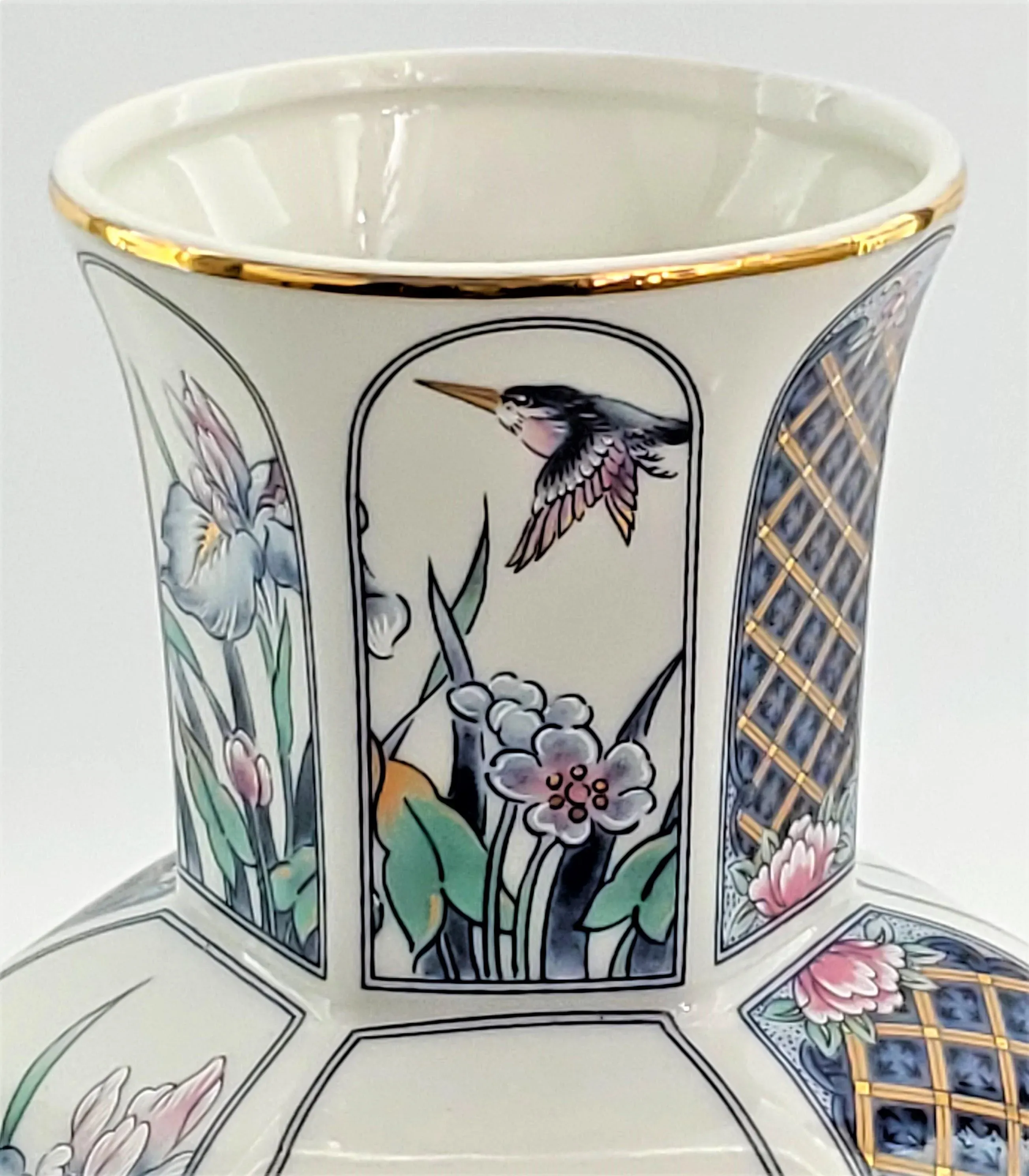 Vase Japanese Porcelain by Toyo - Signed