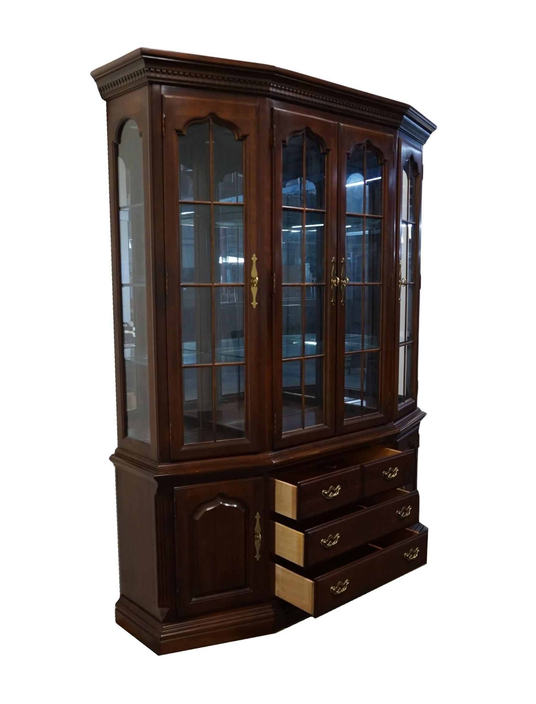 Thomasville Furniture Collector's Cherry 65