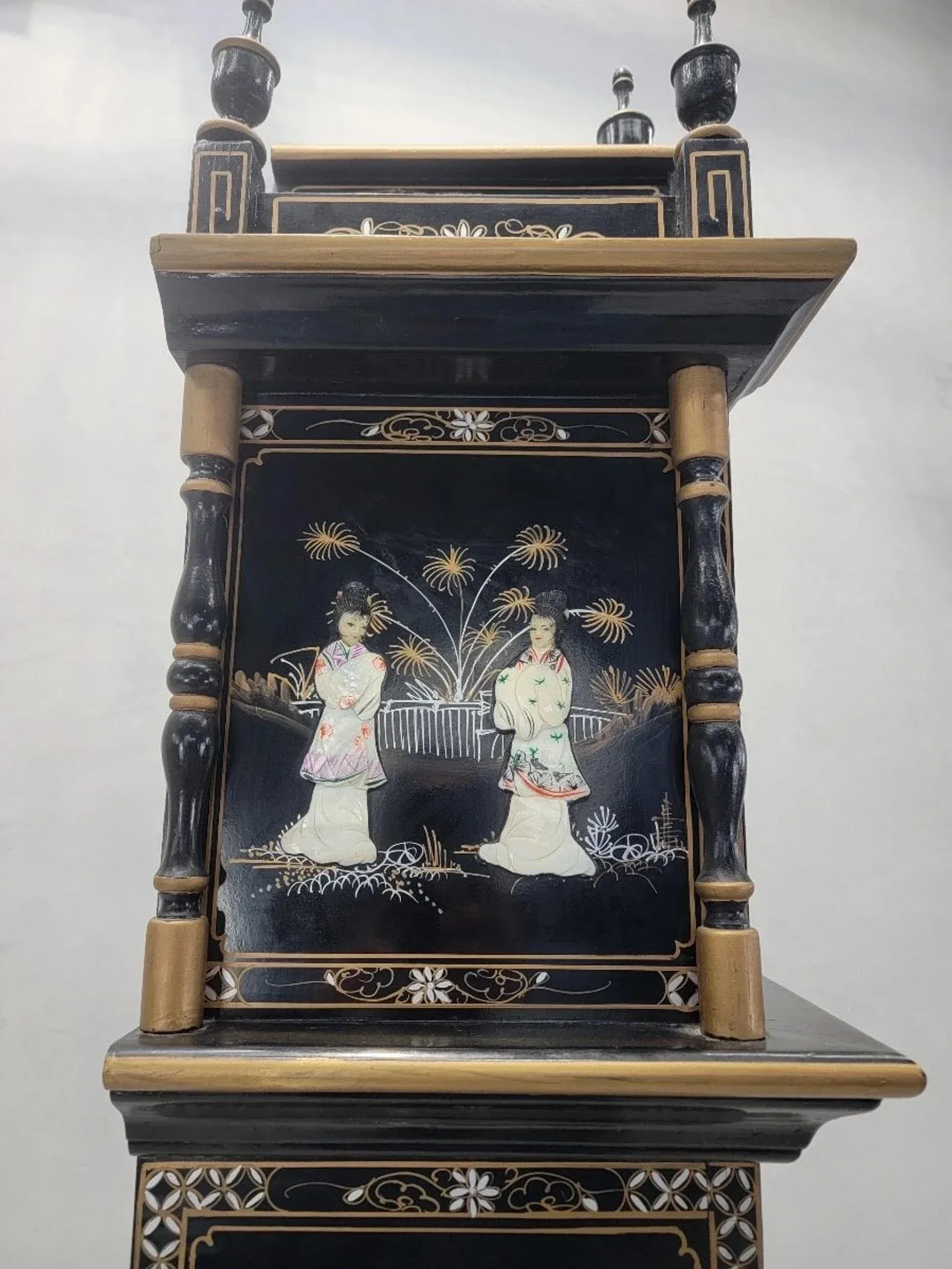 Mid 20th Century Wai Hing Clocks Co. Chinoiserie Lacquer Tempus