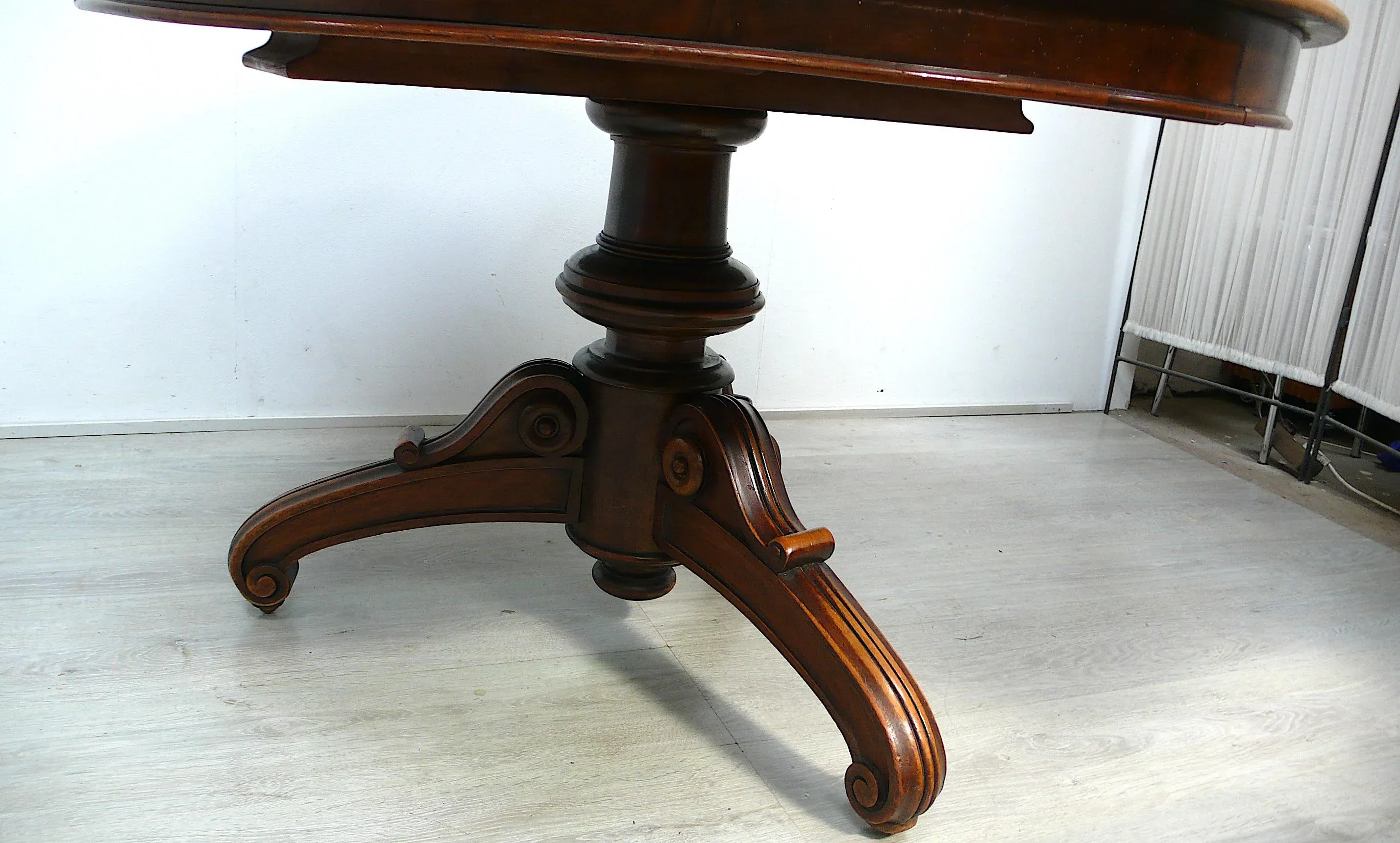 家具 Vintage round table Vintage Round Table w/Shaker Legs