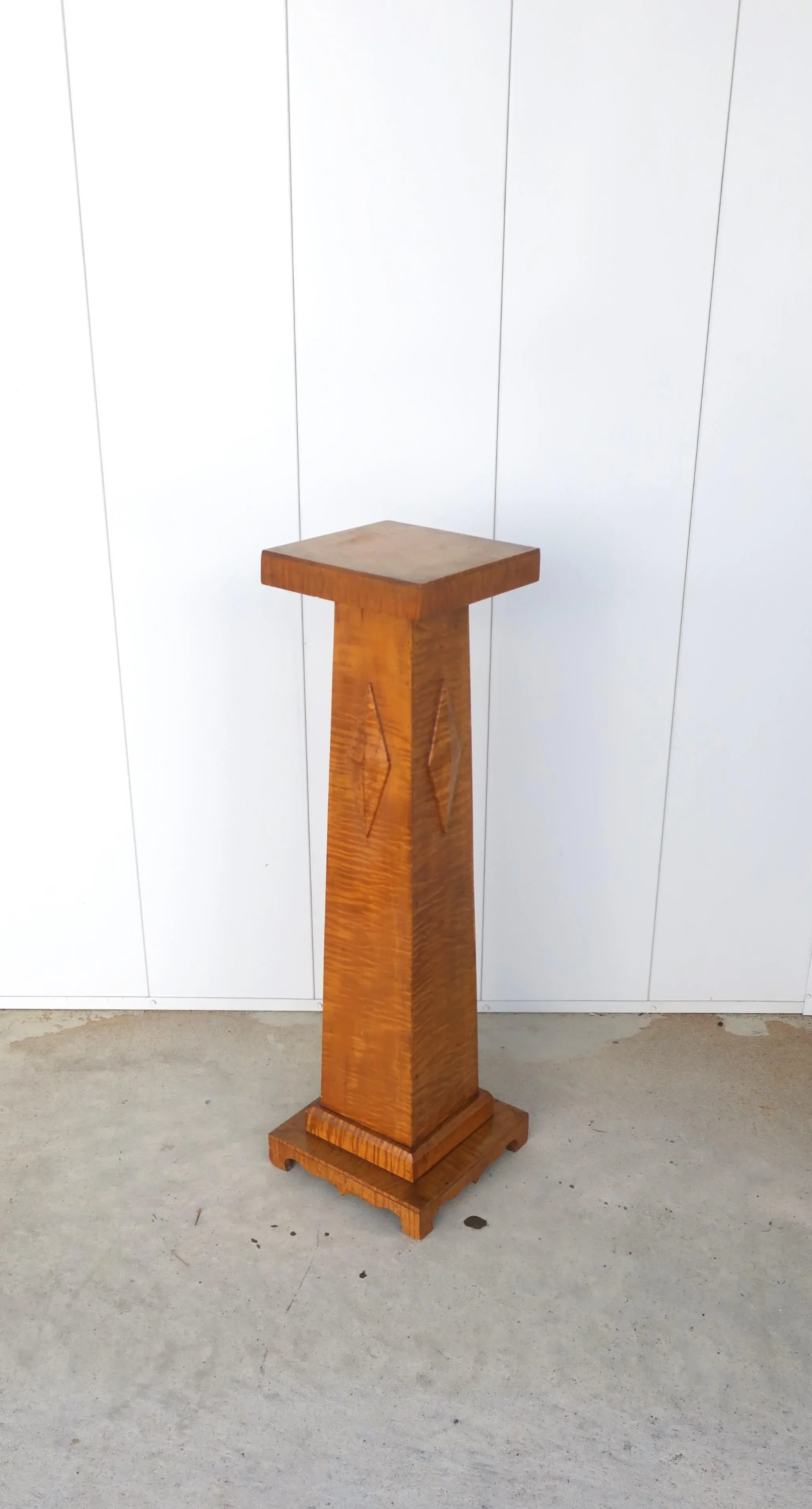 english-column-pedestal-stand-