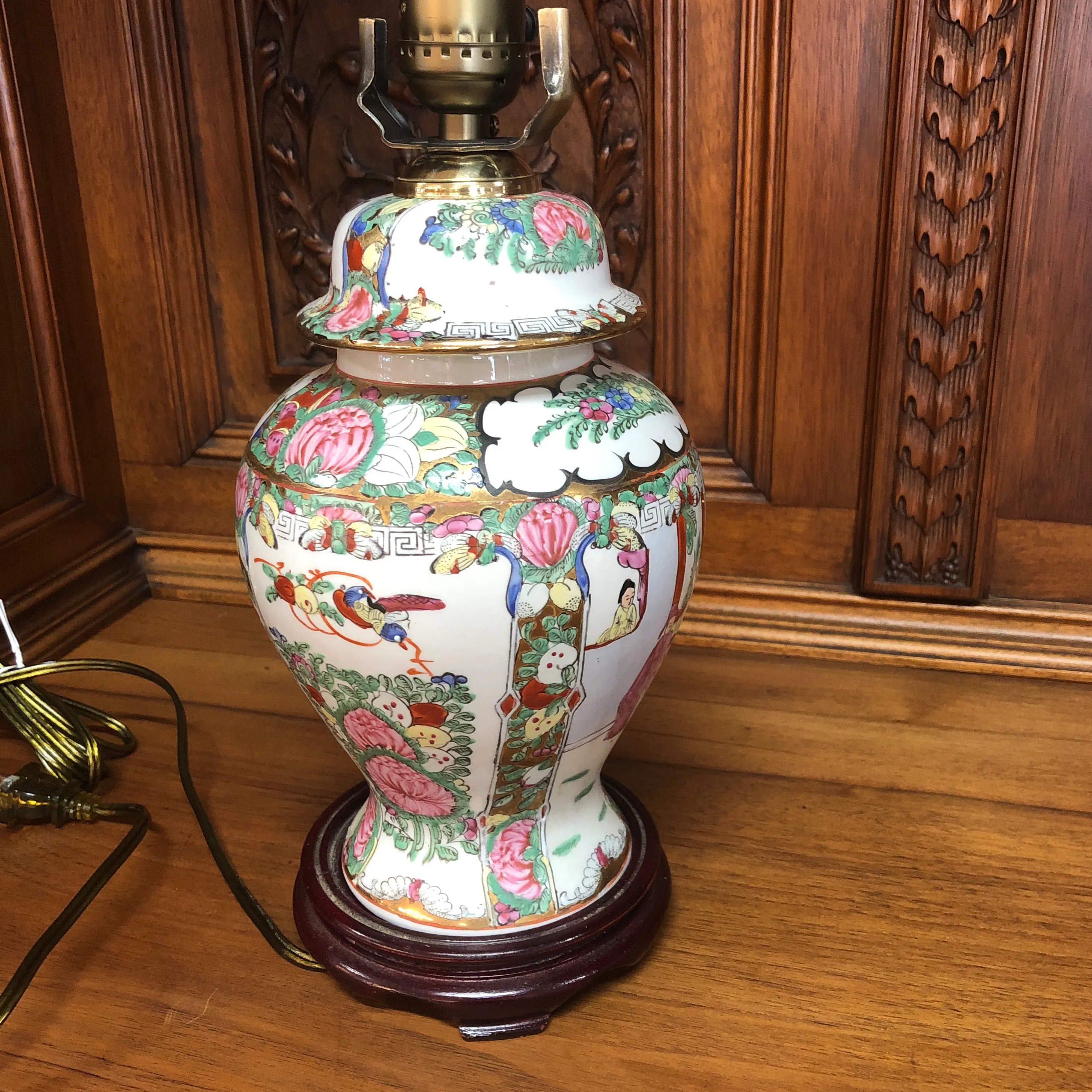 Mid 20th Century Chinoiserie Famille Rose Medallion Ginger Jar