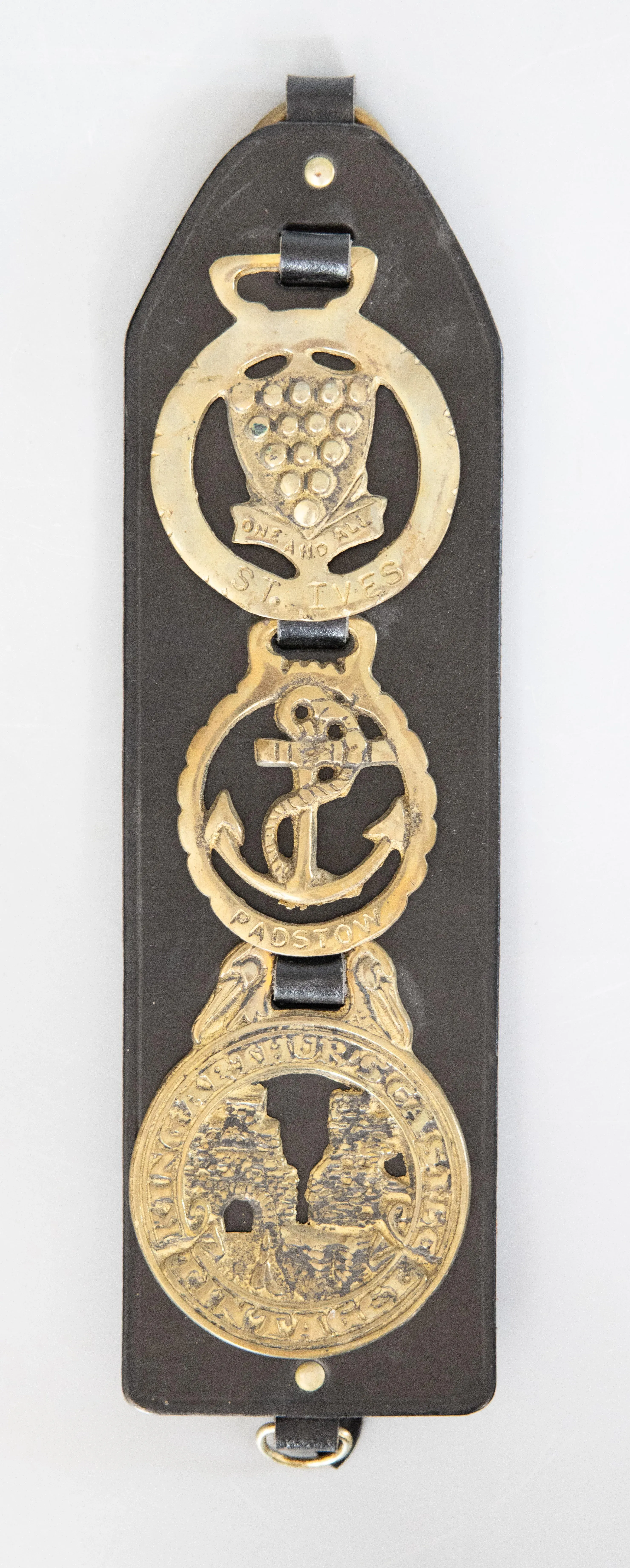 Early 20th Century English Equestrian Leather Strap With 3 Horse Brasses