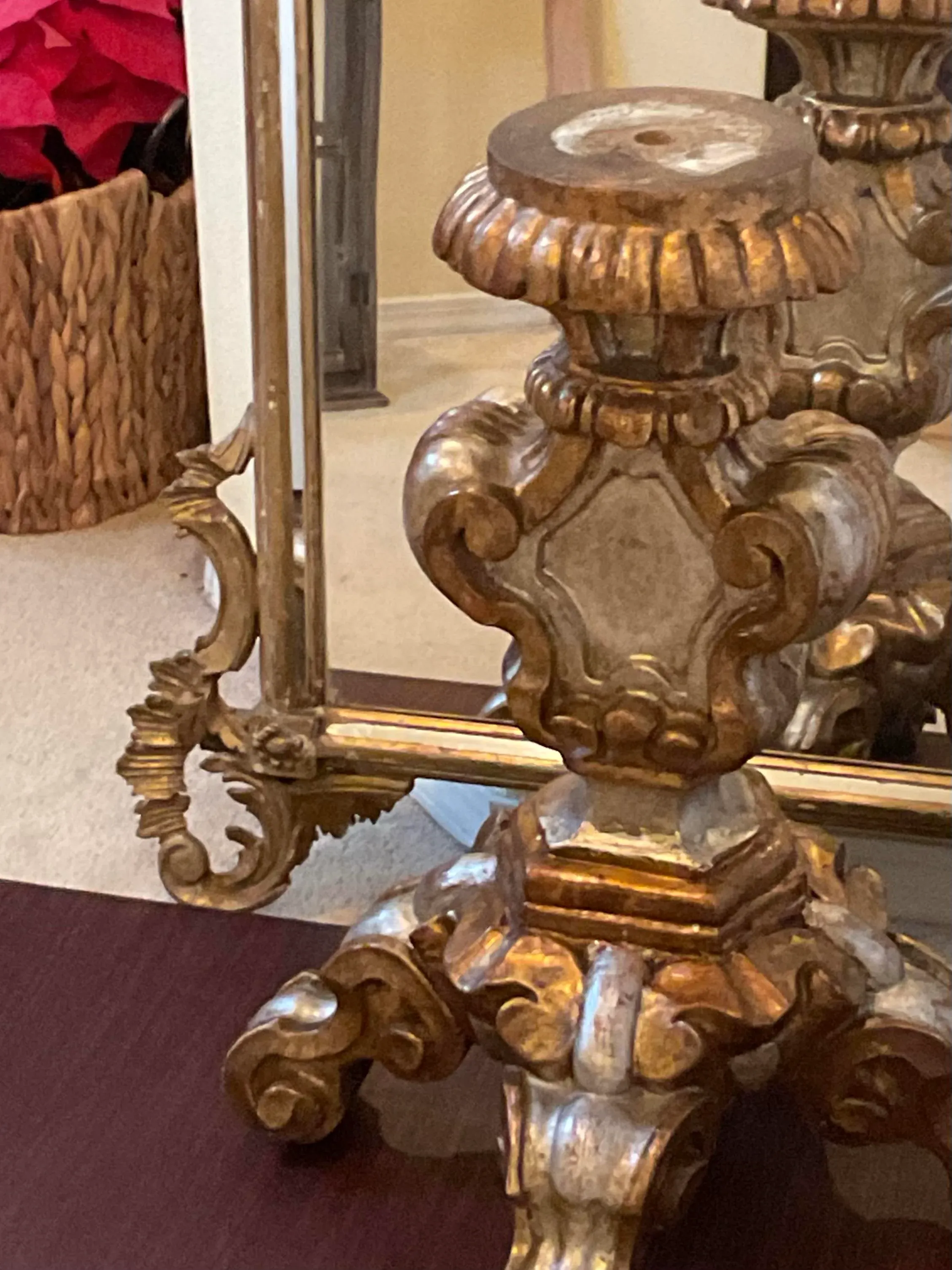 Early 20th Century Italian Hand Craved Pedestal Gilded With Gold and Silver Leaf