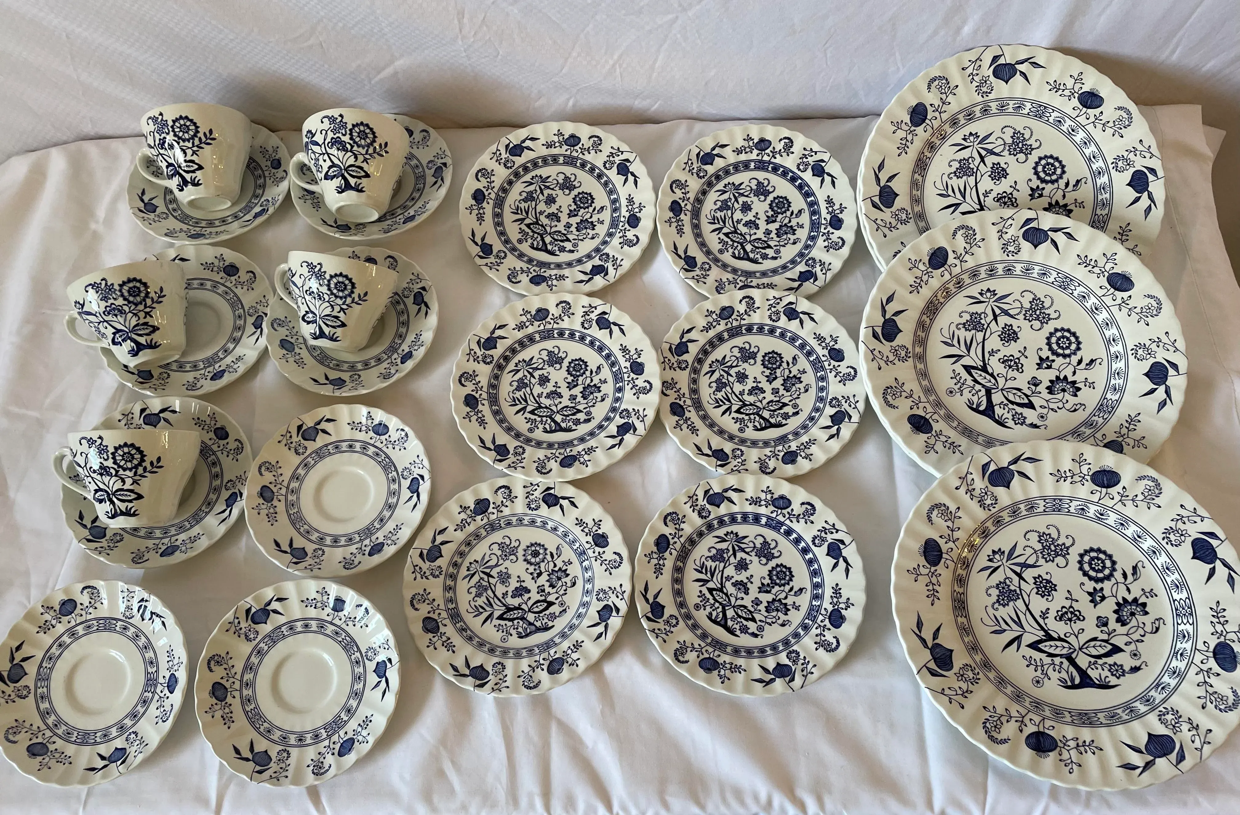 Vintage J & G Meakin Classic White Blue Nordic Dinner Pieces- 24