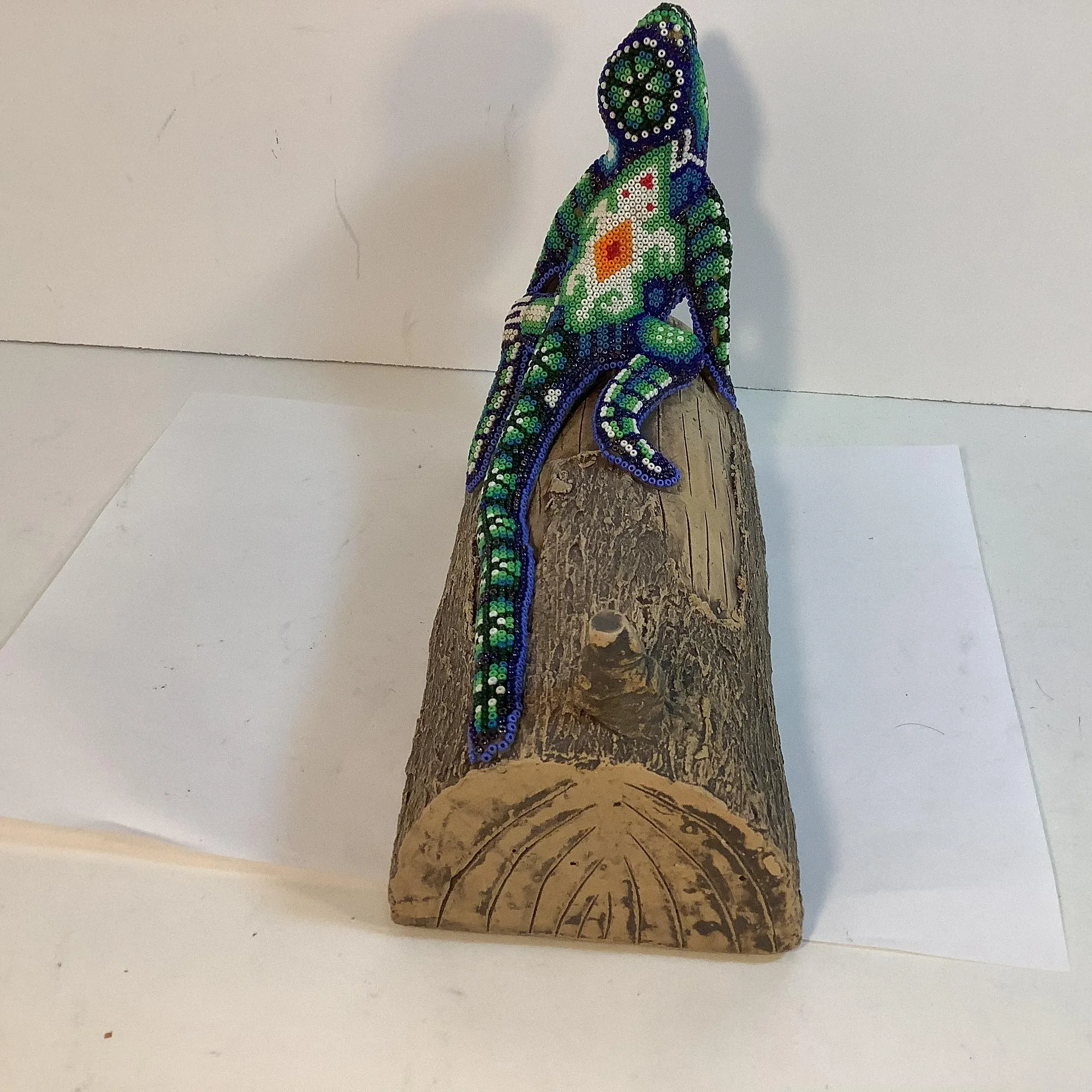 Mid-Century Art Deco Beaded Lizard on a Faux Bois Ceramic Log