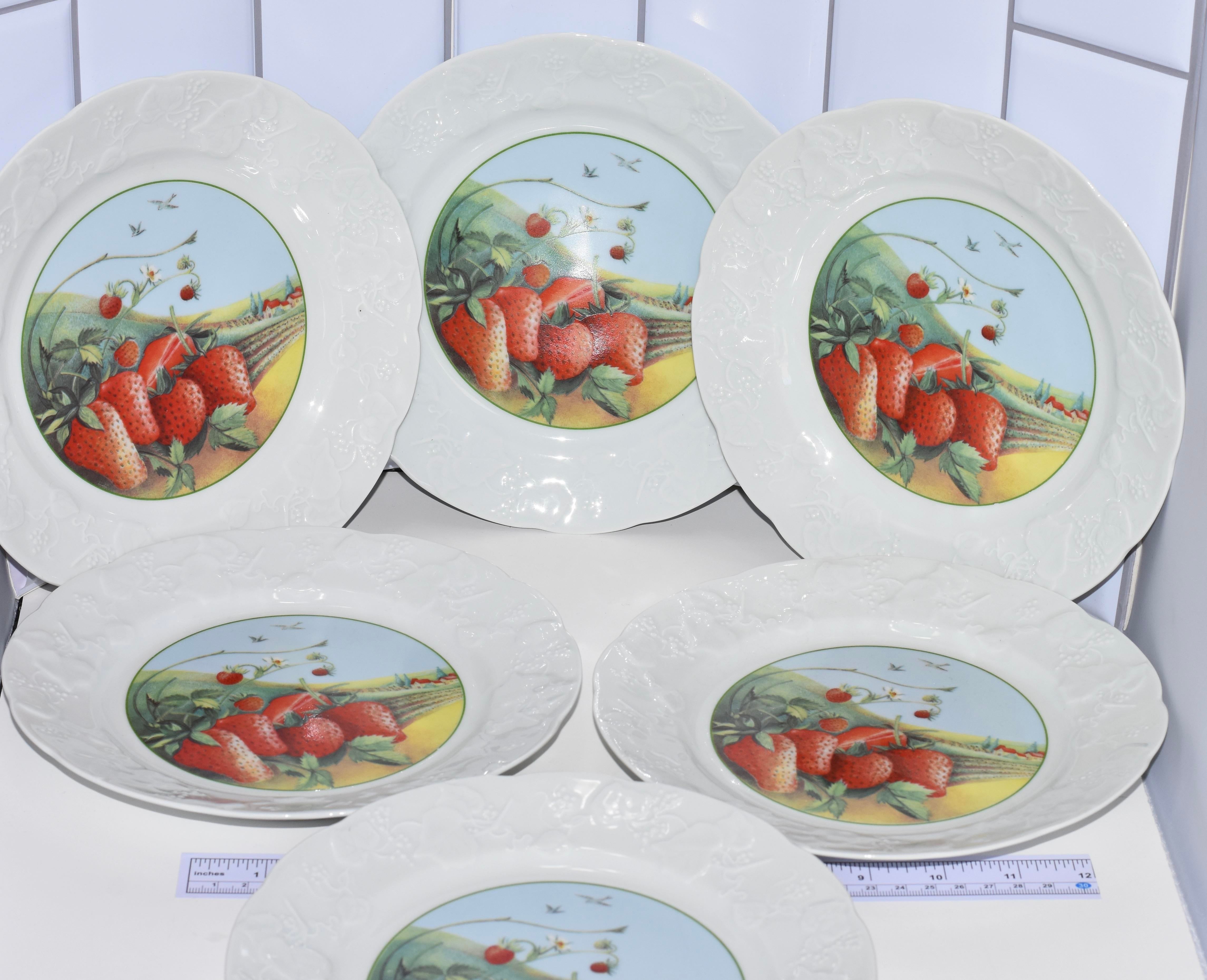 Lierre Sauvage Cnp Strawberries and Embossed Grapes Vines Rim