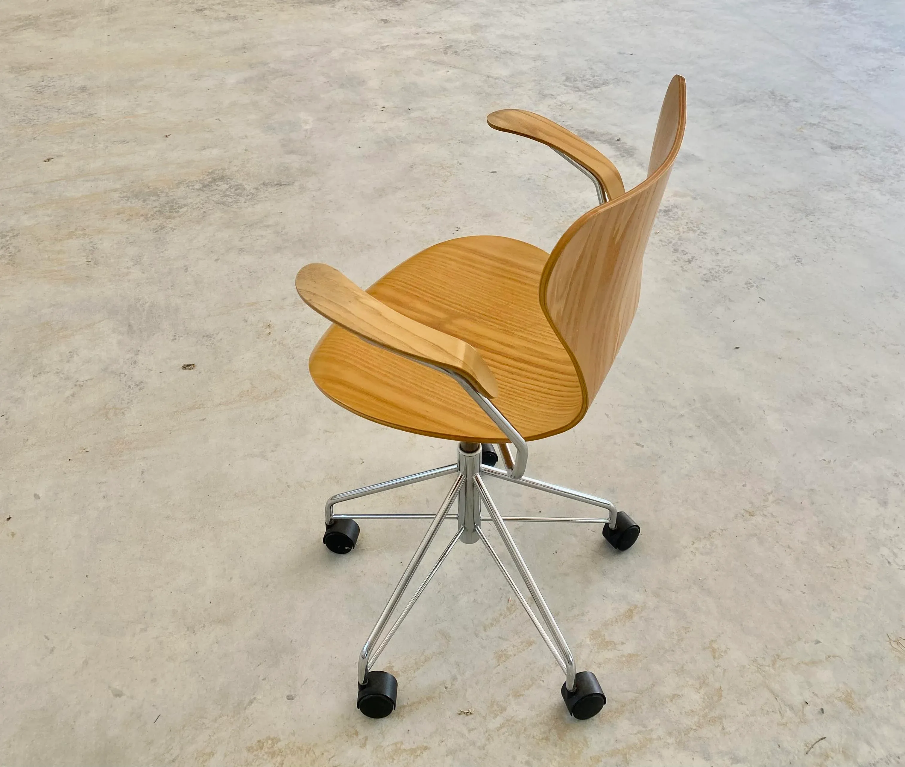 Arne Jacobsen for Fritz Hansen (Knoll) Series 7 Swivel Desk Chair