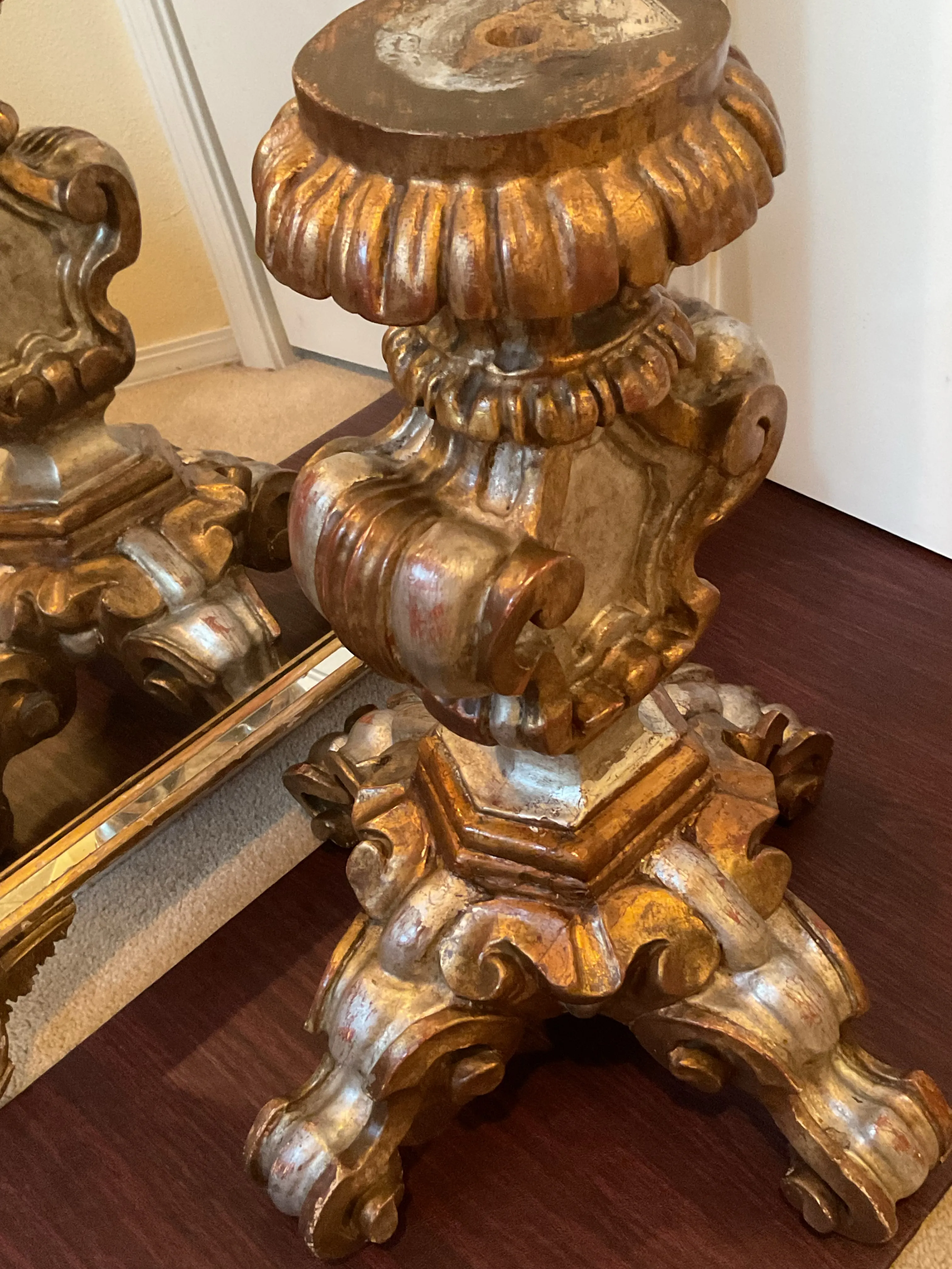Early 20th Century Italian Hand Craved Pedestal Gilded With Gold and Silver Leaf