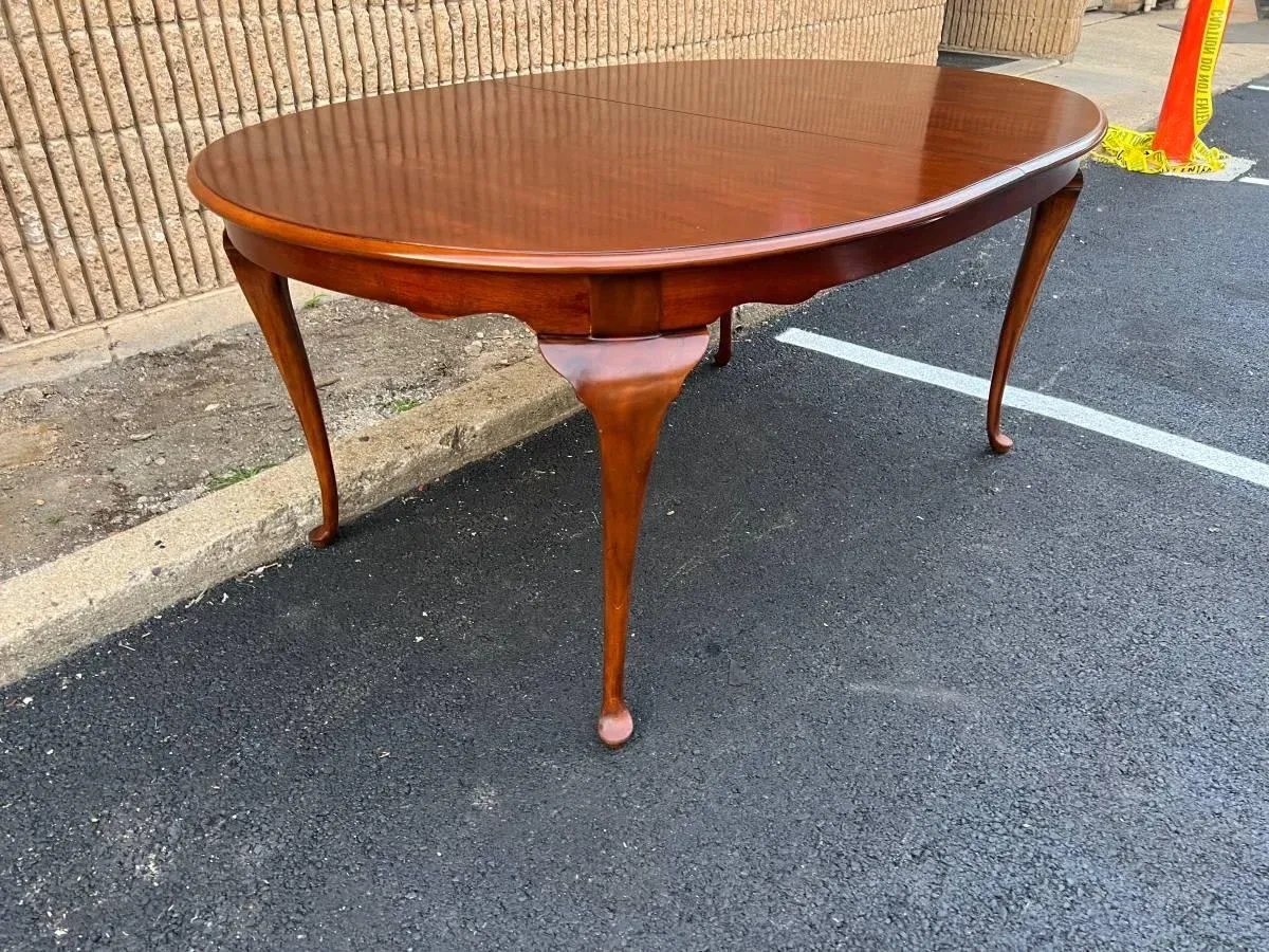 Drexel Co Queen Anna Style Solid Cherry Dining Table With Leaves