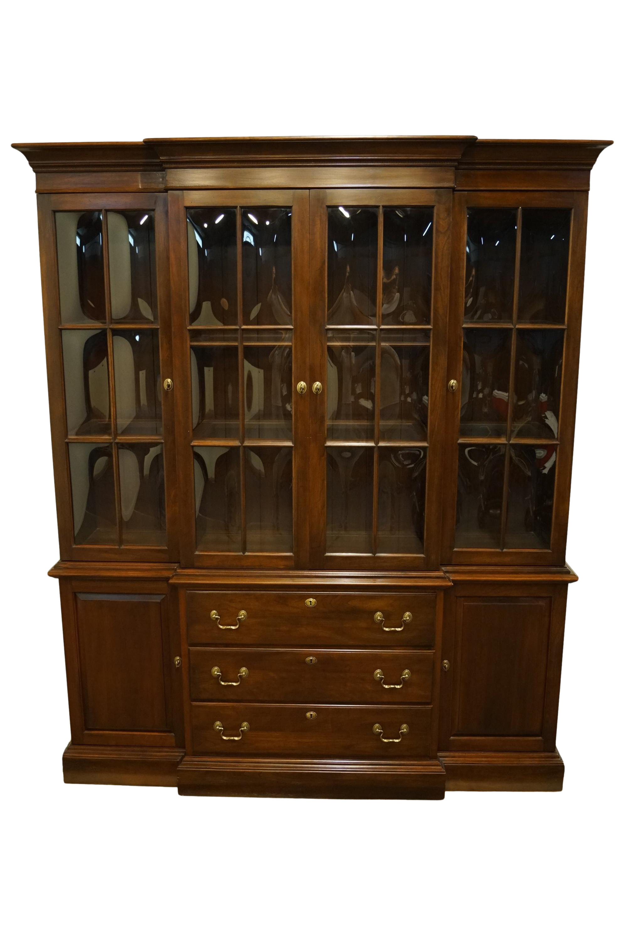 Vintage Ethan Allen Georgian Court Buffet With Display China