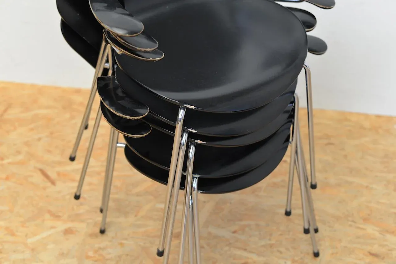 Hot Toys TMS042 Star Wars The Bad Batch Echo 1/6 Figure BRAND NEWModel 3207 Chair by Arne Jacobsen for Fritz Hansen, 1955