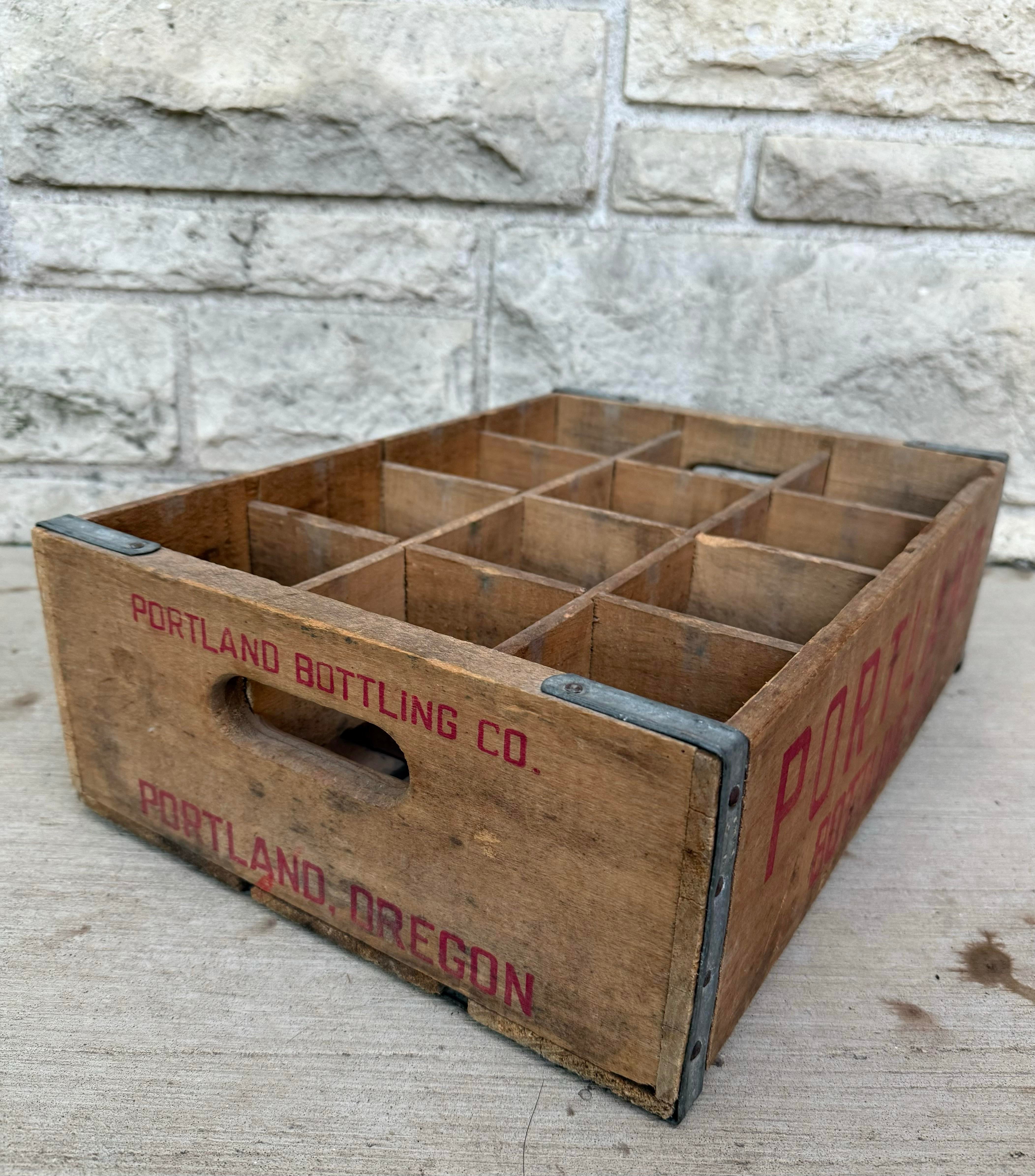 ボトルケース “PORTLAND BOTTLING CO.”【USA買付品】木箱 Vintage Wooden Portland Bottling Co Crate From Portland