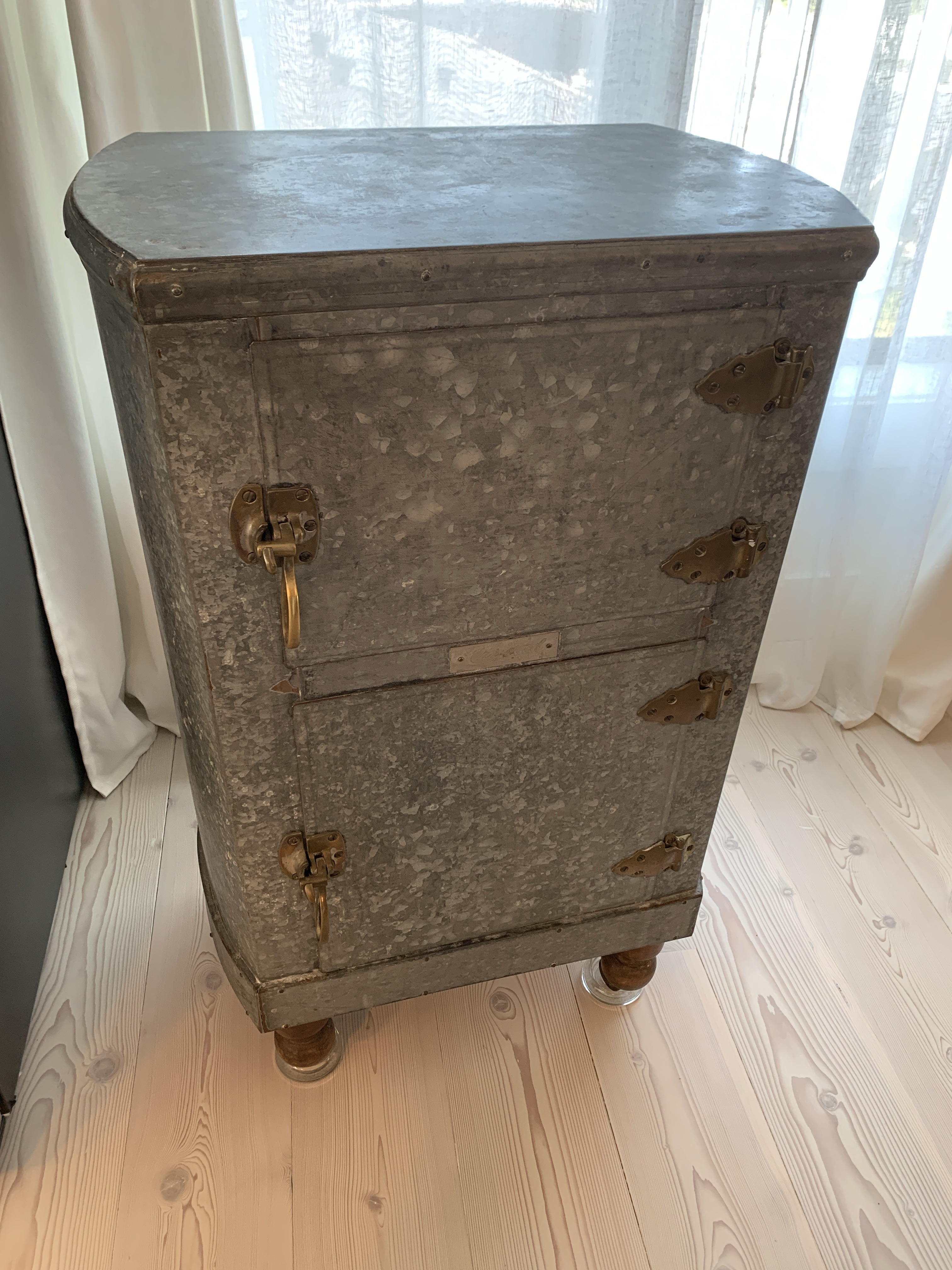 antique-farmhouse-galvanized-